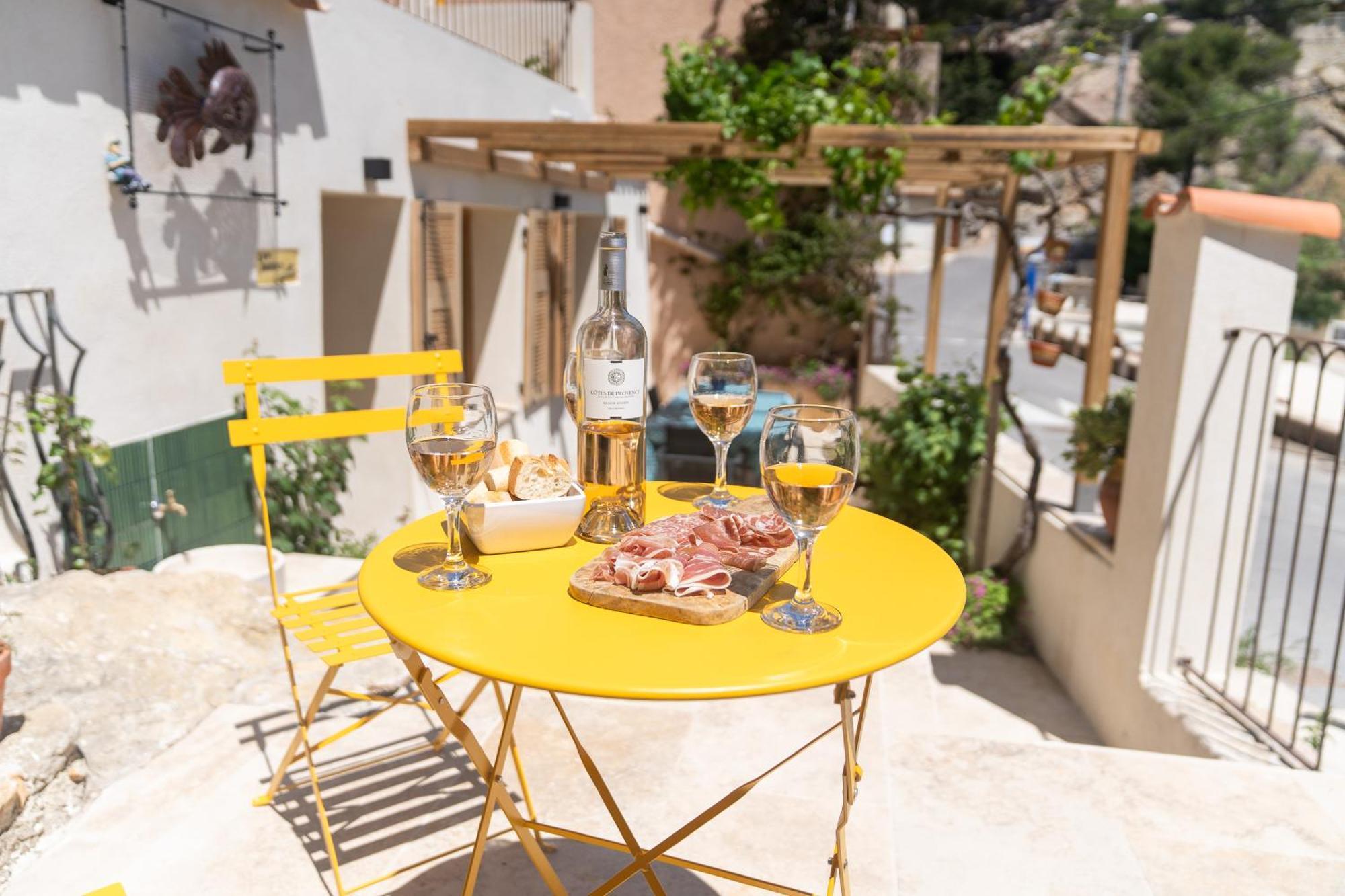 Вилла Le Cabanon - Les Pieds Dans L'Eau - Calanques - Wifi Ансюэс-ла-Редон Номер фото