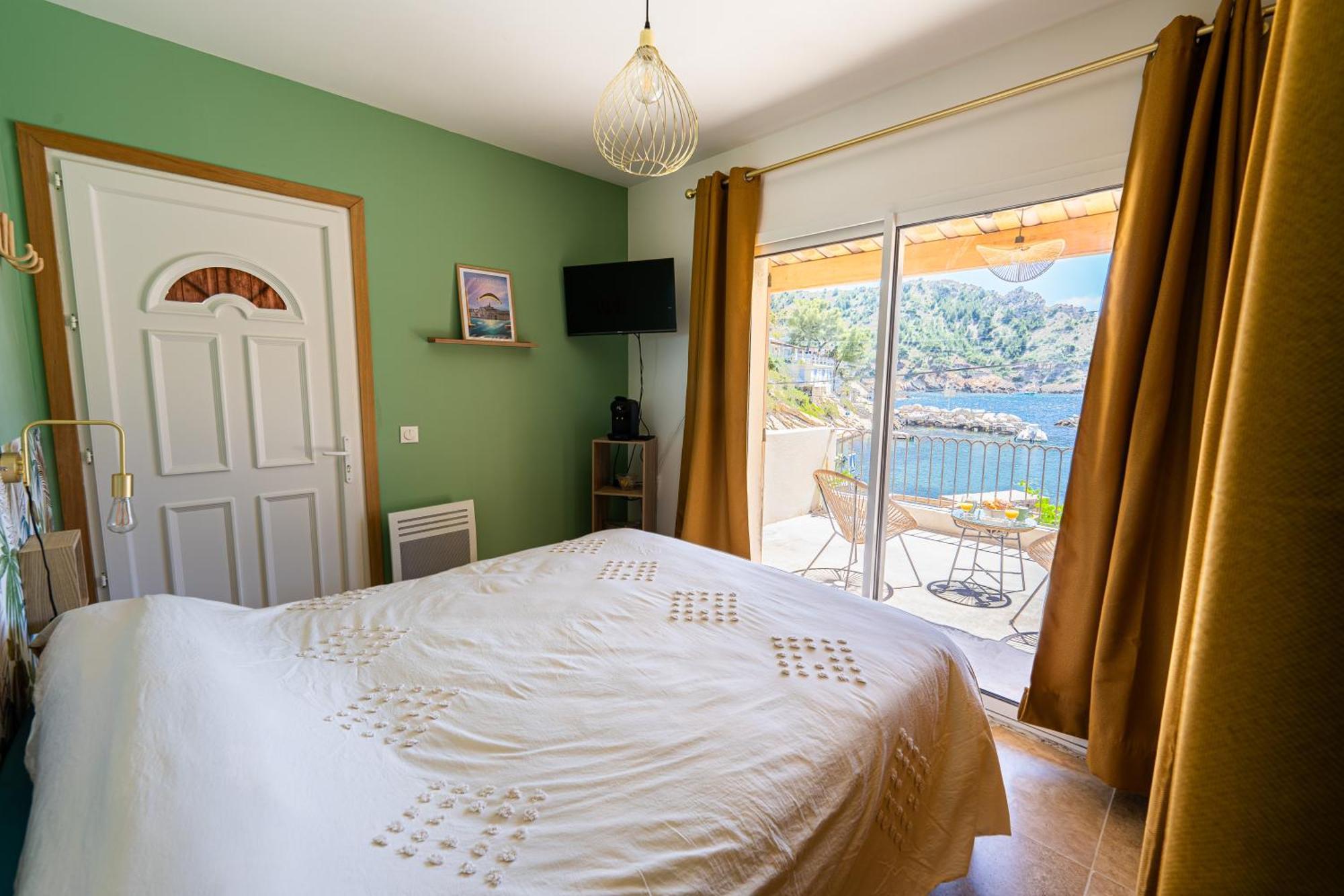 Вилла Le Cabanon - Les Pieds Dans L'Eau - Calanques - Wifi Ансюэс-ла-Редон Номер фото